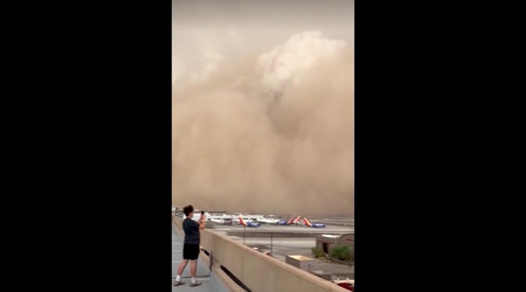 Dust storm around Arizona airport forces grounding of flights 