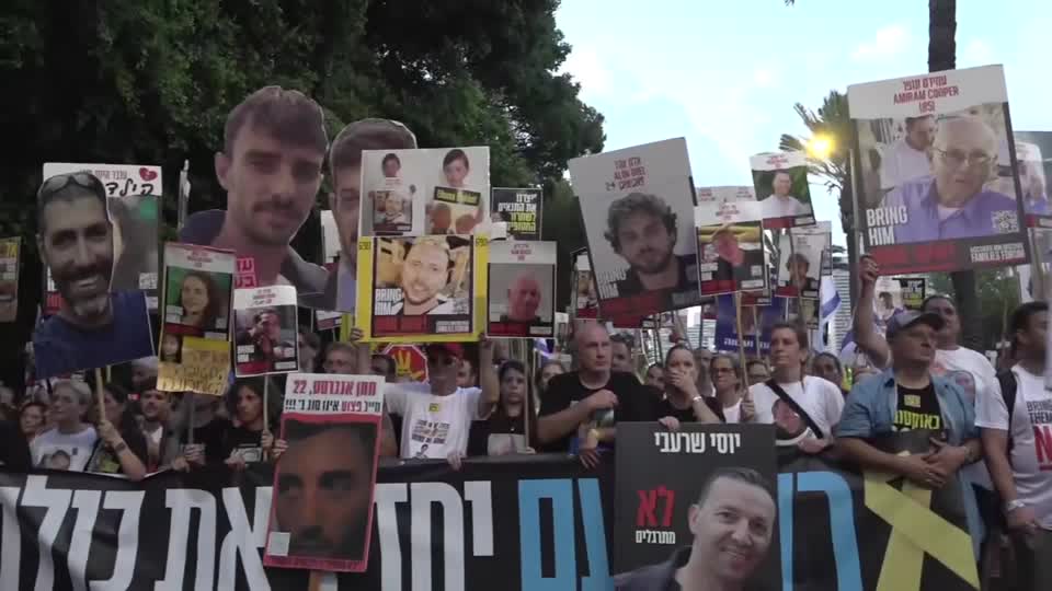 Thousands of Israeli protesters in Tel Aviv rally during 'Disruption Day'