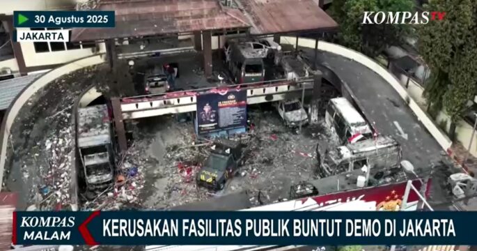 protesters burn infrastructure in Indonesia