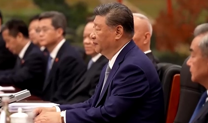 Xi Jinping in talking with Narendra Modi in Tianjin 