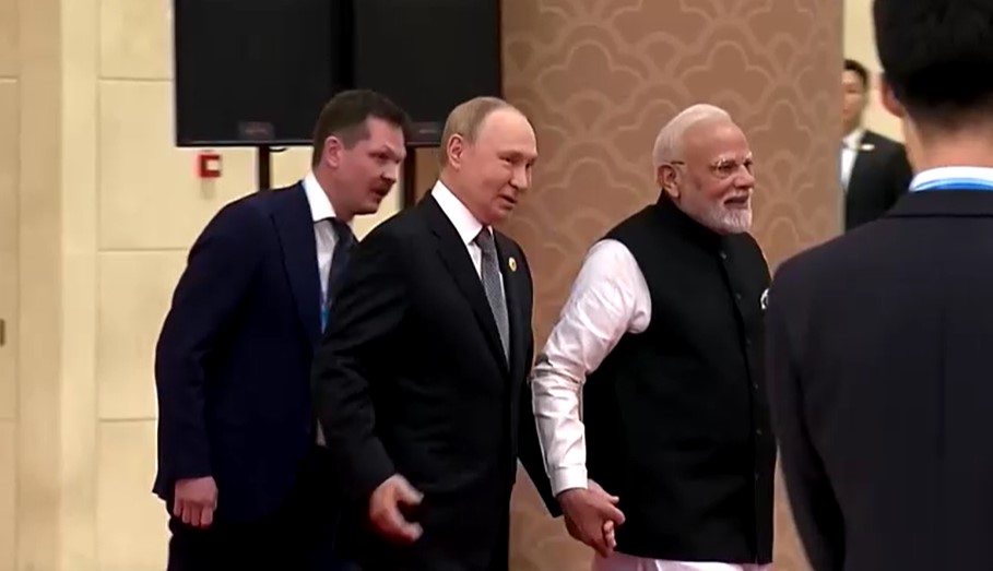 Modi and Putin holding hands