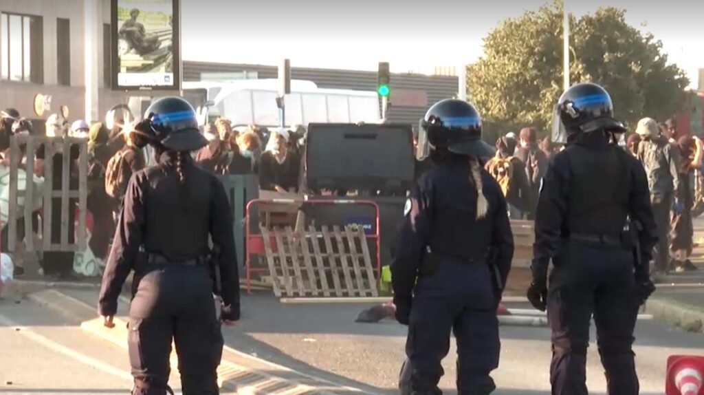 Protesters scuffle with police as they block roundabout in southern France