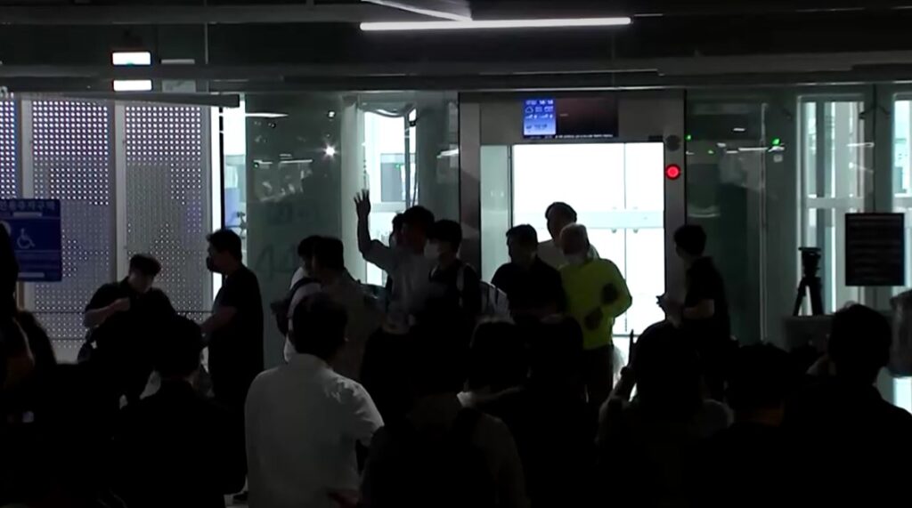 South Korean workers return to reunite with families after detention in US