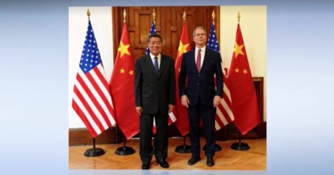 Photo of Chinese Vice Premier He Lifeng and U.S. Treasury Secretary Scott Bessent